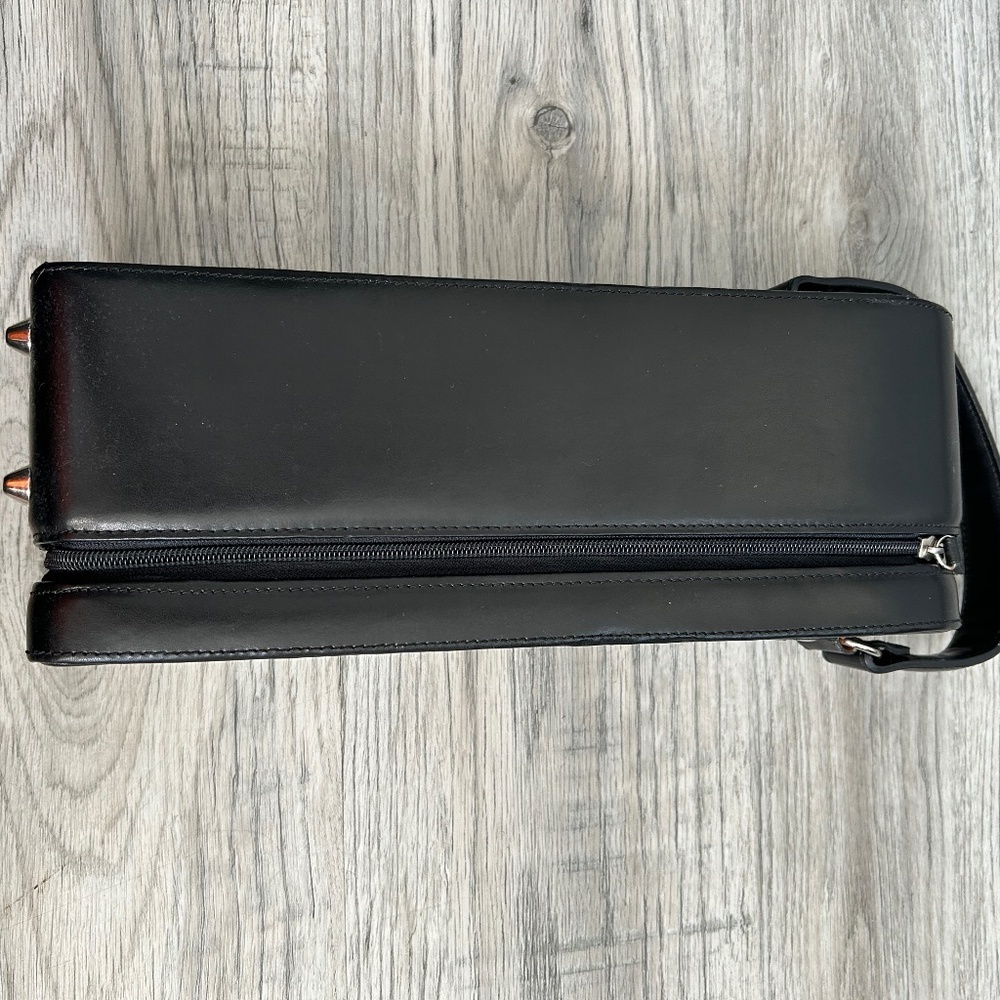 LeeMan Designs Wine Caddy for One Bottle  Black Leather‎ Case  Suede Interior